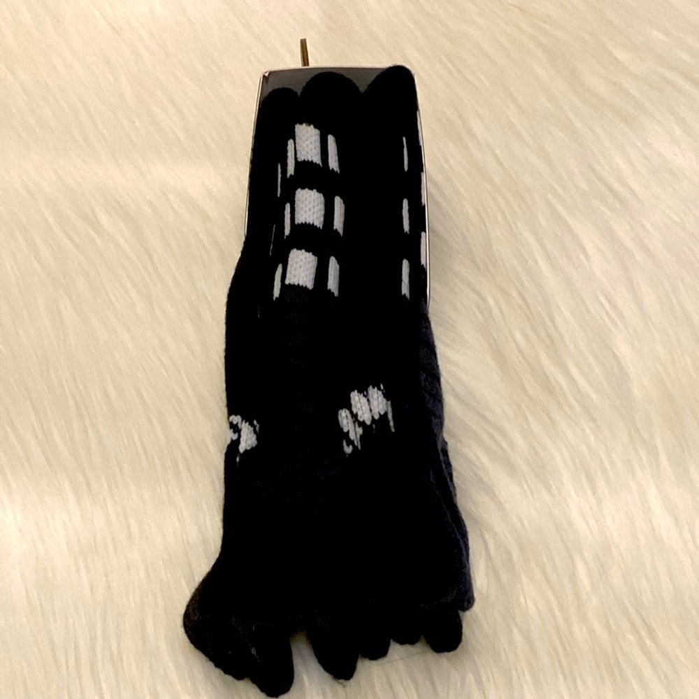 NWT!! Women’s Adidas b&w crew socks - Picture 3 of 5